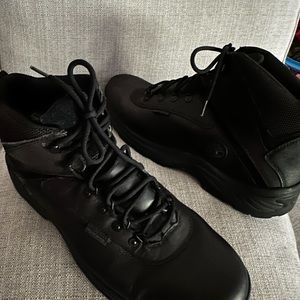 Timberland Mens  Style 12122 White Ledge Mid Waterproof Hiking Boot Worn Twice